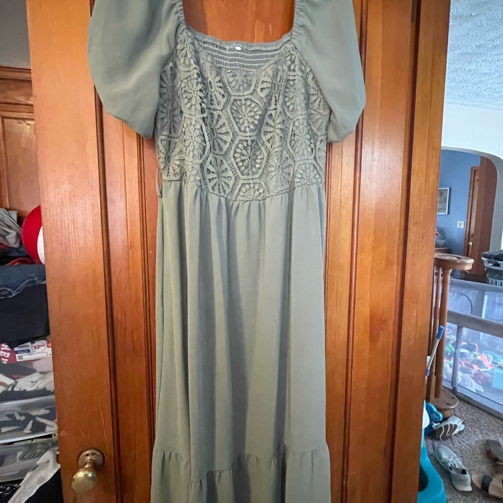 Chic Olive Maxi Dress with Lace Detail